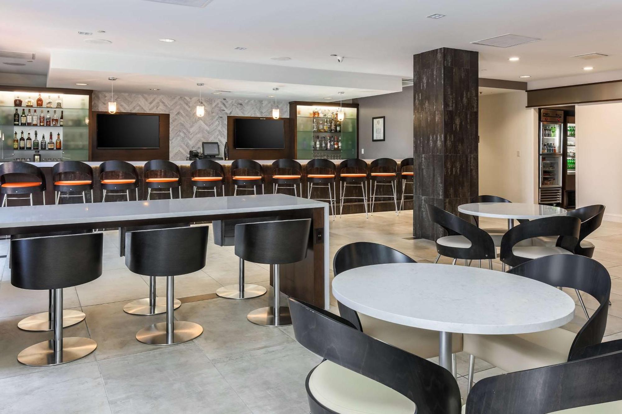 Hotel Doubletree By Hilton Atlanta Airport College Park Exterior foto