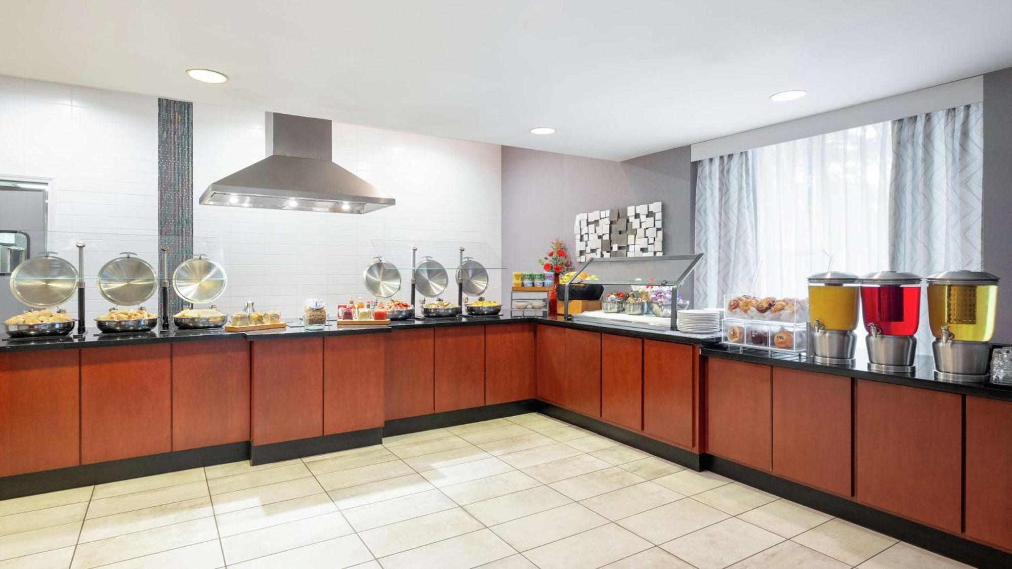 Hotel Doubletree By Hilton Atlanta Airport College Park Exterior foto